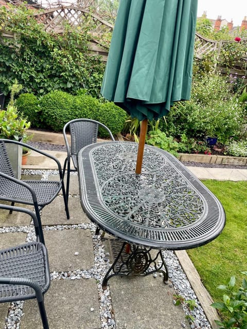 River walk . Shrewsbury.Shropshire.With parking. House in Shrewsbury