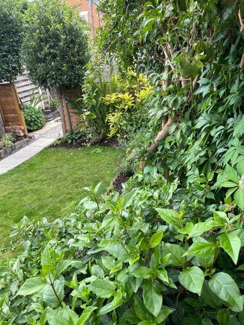 River walk . Shrewsbury.Shropshire.With parking. House in Shrewsbury