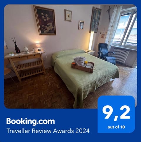 Photo of the whole room, Bedroom, towels