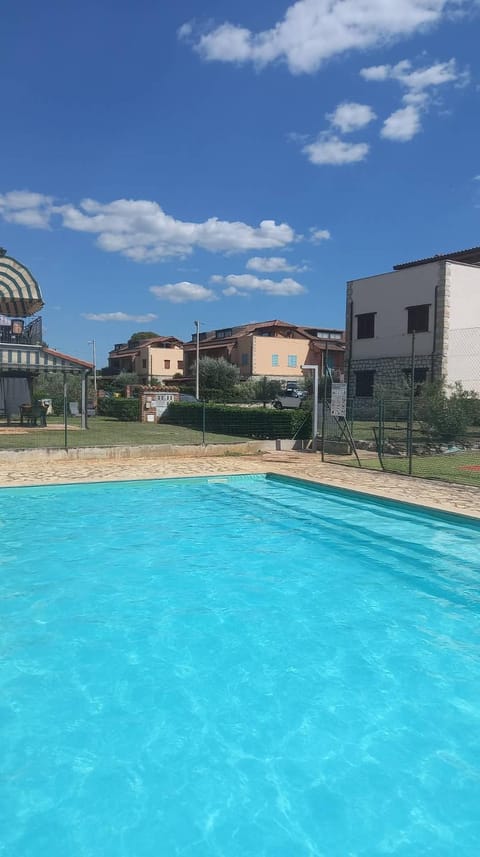 Day, Swimming pool