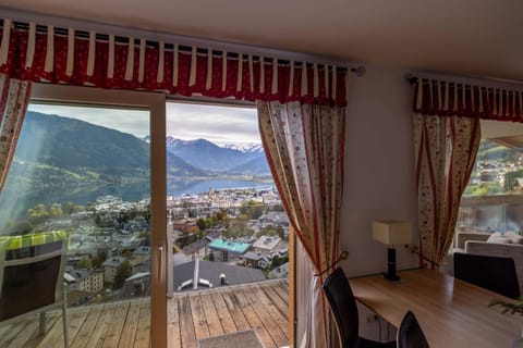 View (from property/room), Dining area, Lake view, Time of day