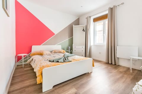 Bed, Photo of the whole room, Seating area, Bedroom