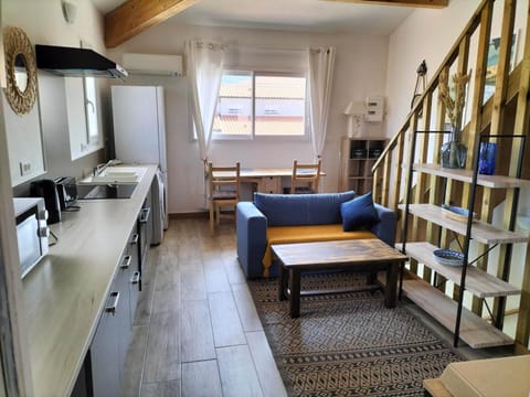 Kitchen or kitchenette, Living room, Seating area