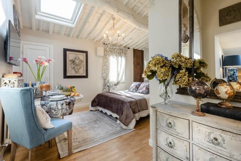 Moro Studio Suite, Classy and Romantic Apartment in Lucca Apartment in Capannori