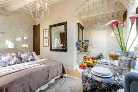 Moro Studio Suite, Classy and Romantic Apartment in Lucca Apartment in Capannori