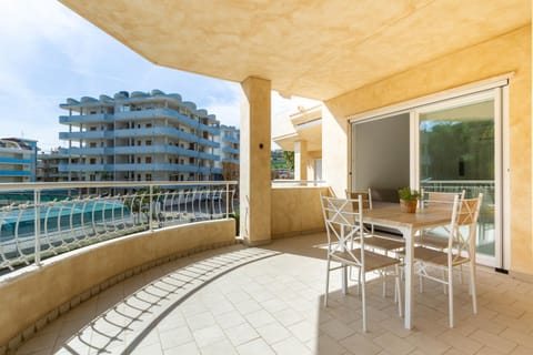 Property building, Balcony/Terrace