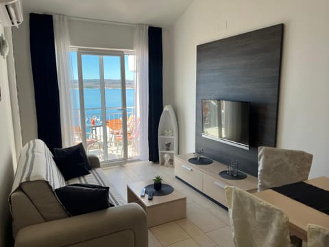 TV and multimedia, Balcony/Terrace, Living room, Seating area, Sea view