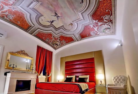 Bed, Photo of the whole room, Bedroom, minibar