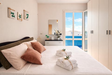 Bed, Photo of the whole room, Bedroom, towels, air conditioner