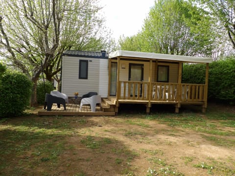 Property building, Patio, Garden, Garden view