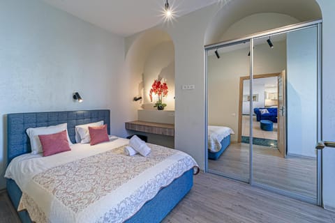 Bedroom, wardrobe