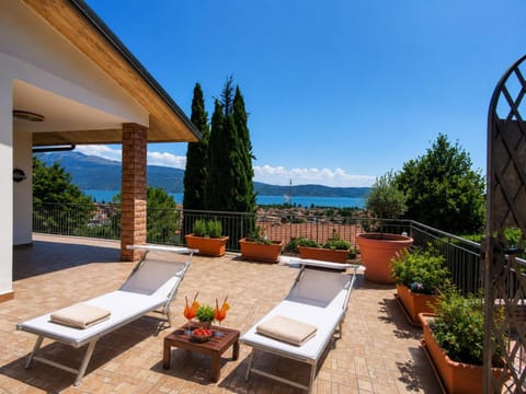 Natural landscape, View (from property/room), Balcony/Terrace, Lake view, sunbed