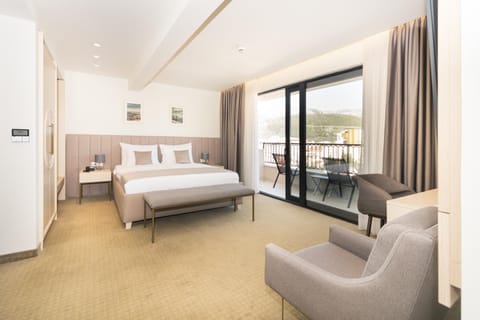 Balcony/Terrace, Living room, Photo of the whole room, Bedroom