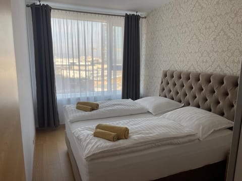 Bed, Bedroom, towels