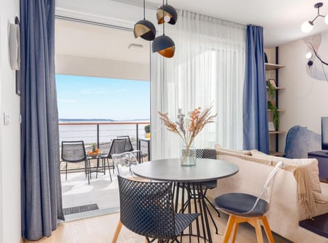 View (from property/room), Balcony/Terrace, Dining area, Sea view