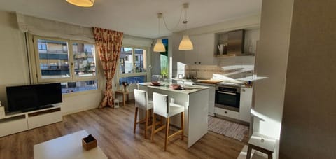 TV and multimedia, Kitchen or kitchenette, Living room, Dining area
