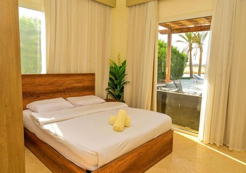 Bed, Photo of the whole room, Bedroom, Pool view, towels