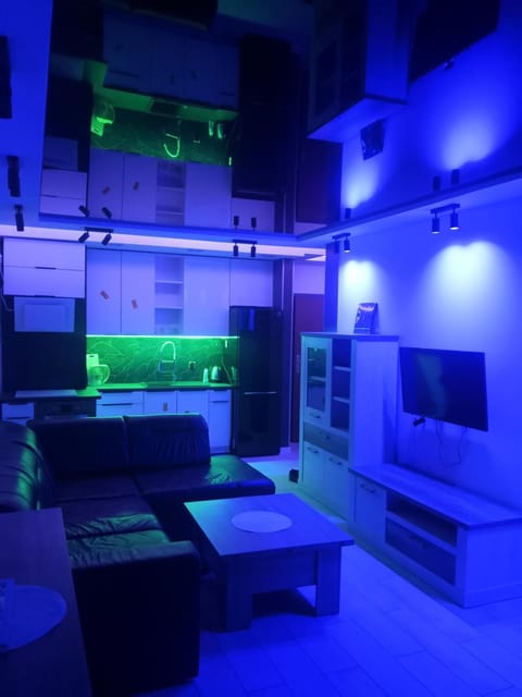 Communal lounge/ TV room, TV and multimedia, Living room, Seating area, Evening entertainment