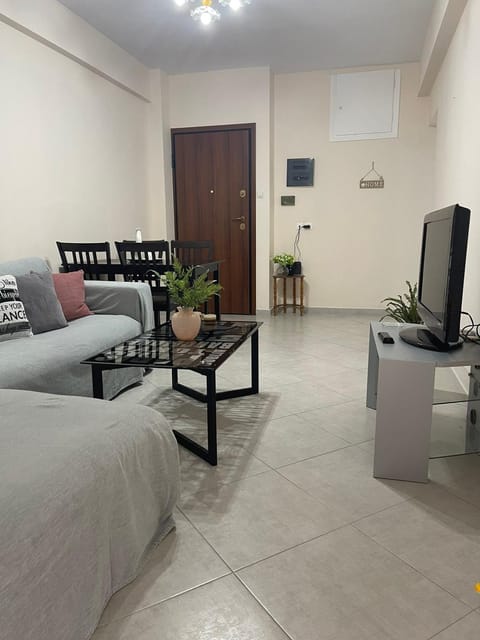 Communal lounge/ TV room, TV and multimedia, Living room, Seating area, Evening entertainment