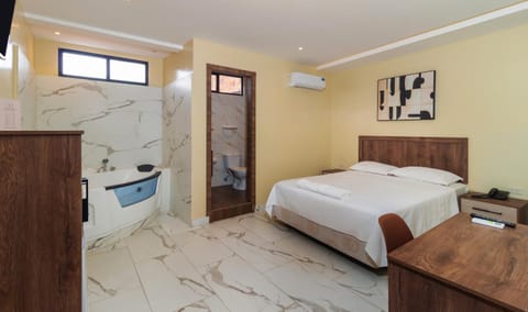 Bed, Bathroom, Photo of the whole room, Bedroom, Bath, towels