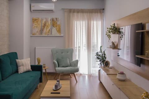 TV and multimedia, Living room, Seating area, air conditioner