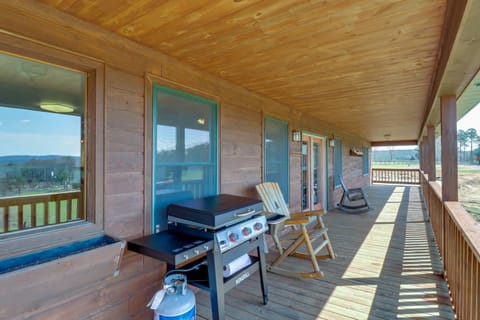 Mountain Views and Shared Pool Ozarks Family Home House in Fairfield Bay