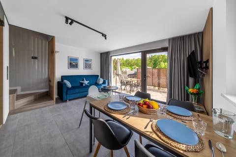 TV and multimedia, View (from property/room), Balcony/Terrace, Living room, Seating area, Dining area