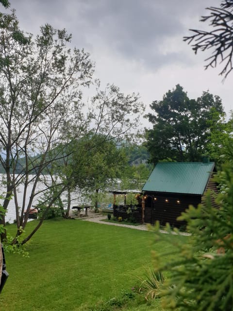 Property building, Spring, Day, Natural landscape, Garden view, Lake view, Mountain view