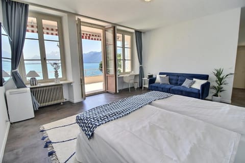 Bed, Bedroom, Sea view