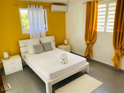Bed, Bedroom, towels, air conditioner