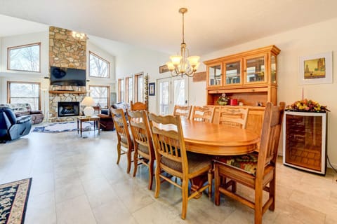 Stunning Maggie Valley Getaway with Decks, Fire Pit! House in Maggie Valley