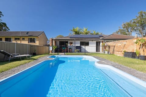 Property building, Day, Pool view, Swimming pool