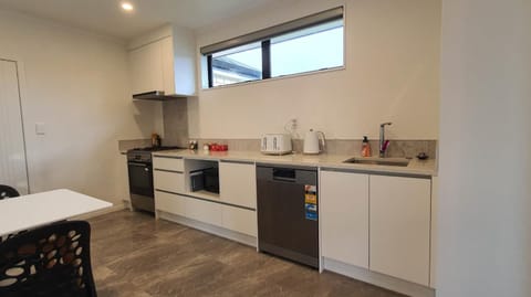 Kitchen or kitchenette, dishwasher, minibar, pet friendly, stove