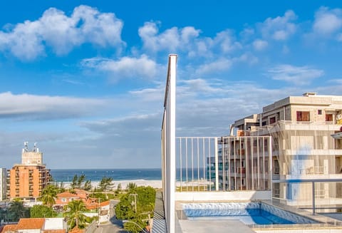 Cobertura vista mar e piscina, 2 suítes e 1 quarto - todos com ar split e smart tv, máquina de lavar Apartment in Cabo Frio