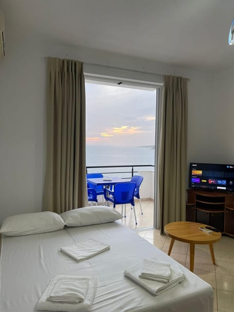 Communal lounge/ TV room, TV and multimedia, Living room