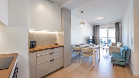 Kitchen or kitchenette, Living room, Seating area, Dining area