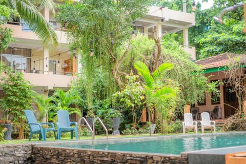 Property building, Garden, Swimming pool