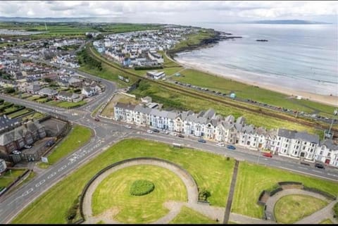 Family Seaside Apt with Bunk Room- Dunluce Green 2 Apartment in Portrush
