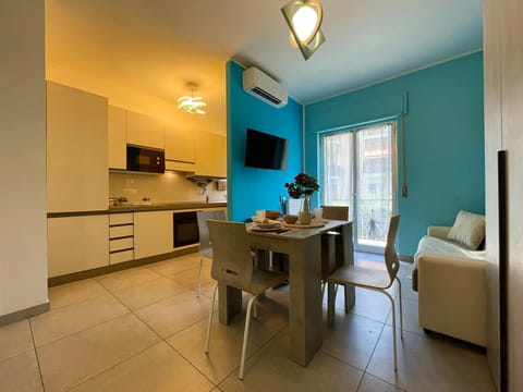 TV and multimedia, Kitchen or kitchenette, Living room, Seating area, Dining area, minibar, pet friendly, air conditioner