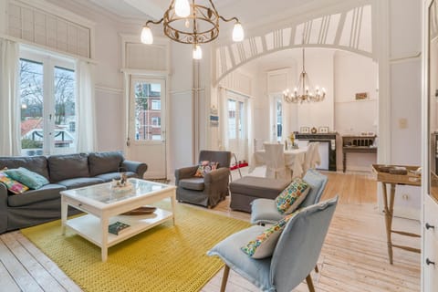 Seating area, Dining area