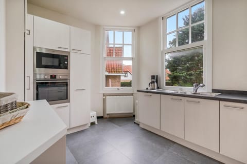 Coffee/tea facilities, kitchen