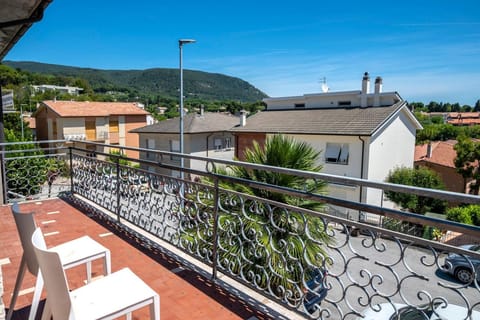 S303 - Sirolo, ampio trilocale in zona tranquilla Apartment in Sirolo