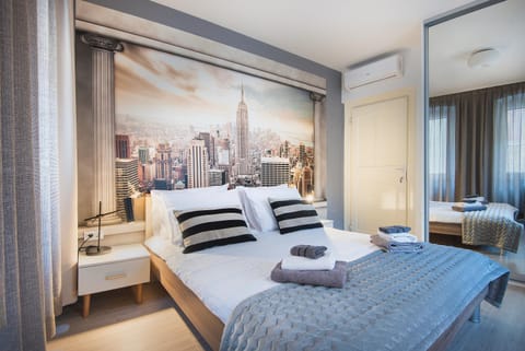 Bed, Photo of the whole room, Seating area, Bedroom, towels, air conditioner