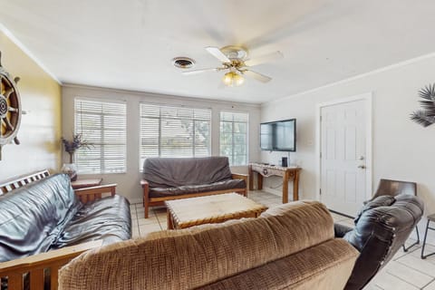 Sunny Days Lake Retreat - Main house House in Kingsland