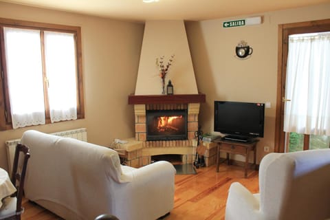 Communal lounge/ TV room, TV and multimedia, Living room, flat iron