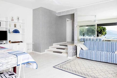 Villa Gardesana Torri del Benaco House in Torri del Benaco