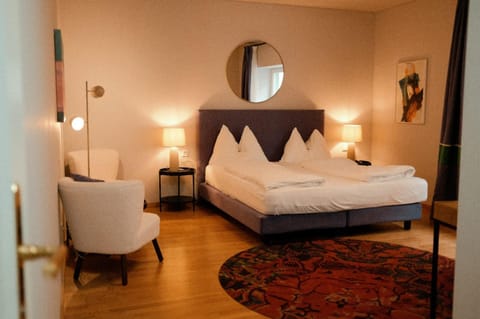 Photo of the whole room, Seating area, Bedroom
