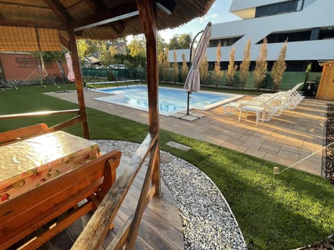 Garden, Garden view, Pool view, Swimming pool, sunbed