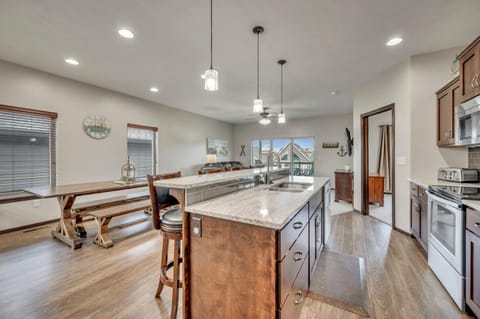 Bridges Bay Vacation Cabin 185 Cabin in Arnolds Park