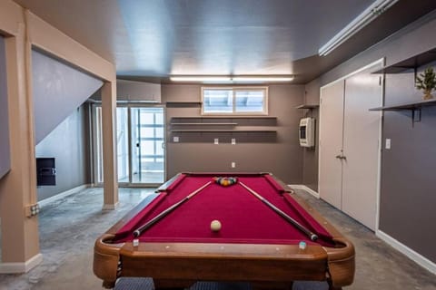 Alpine 4 Bedroom Retreat with Hot tub and Pool table Villa in Sierra Nevada